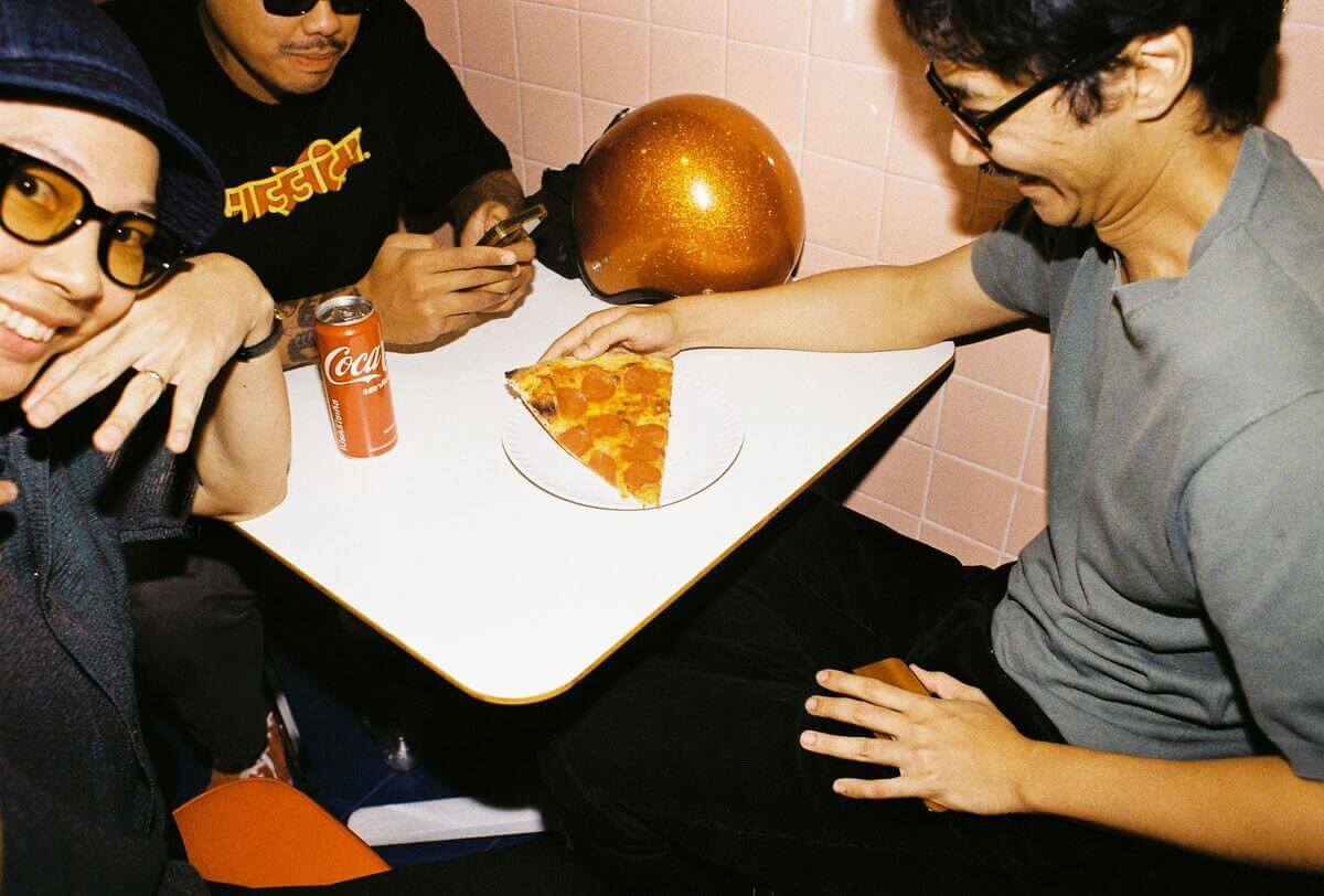 Sharing pizza around the table